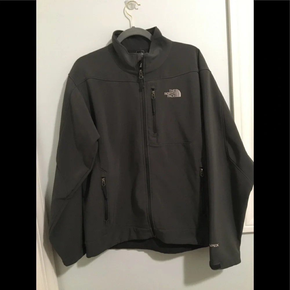 25. North Face Men’s Apex Bionic Doft Shell Jacket L